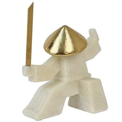 FIGURA ESPADACHIN DECORATIVO 18.5 cm x 17 cm x 7.5 cm CERAMICA BLANCO-DORADO