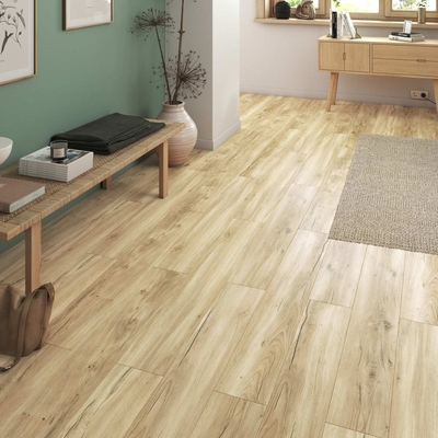 PISO SPC DE CLIC 122 cm x 18 cm x 5.5 mm ZARAGOZA2 MADERA CLARA 1.54 m2